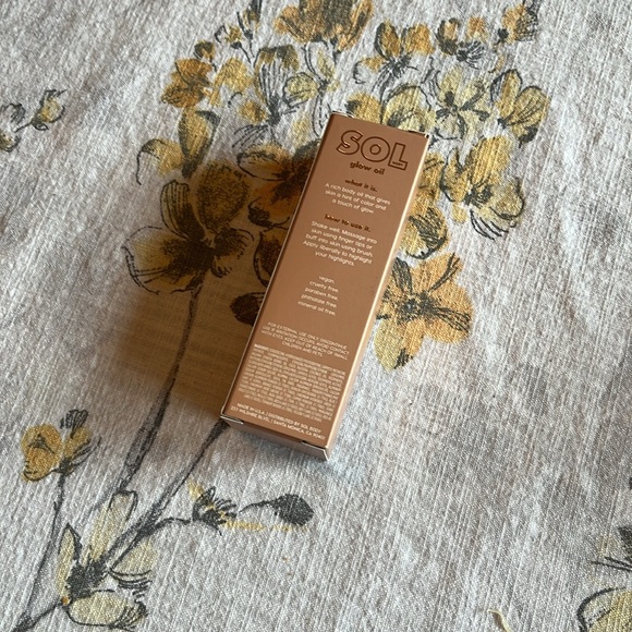 Sol Body Glow Oil - Champagne - Picture 3 of 7